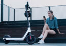 elektromos roller és sisak